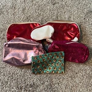 6 Cosmetic Bags